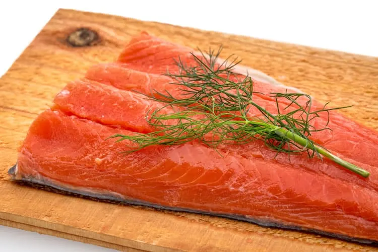 grilling salmon