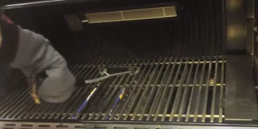 cleaning grill grates